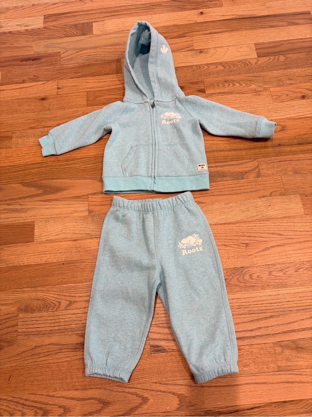 Roots baby girl sweat outfit